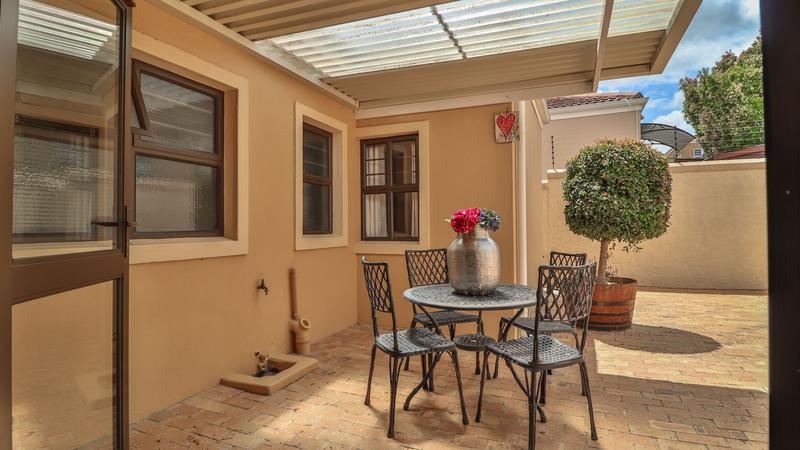 3 Bedroom Property for Sale in Uitzicht Western Cape